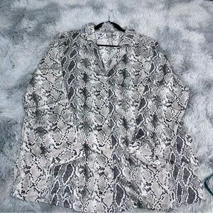 Nine.Eight Women's Long Sleeve Button Down Blouse